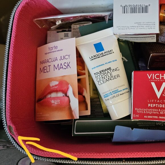 Makeup Train bundled with Makeup & Skincare - Picture 5 of 5